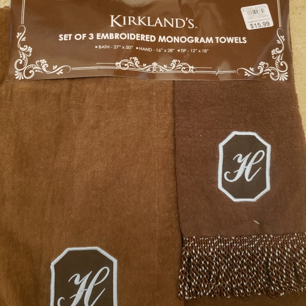 Decorative towel set of three brown and blue